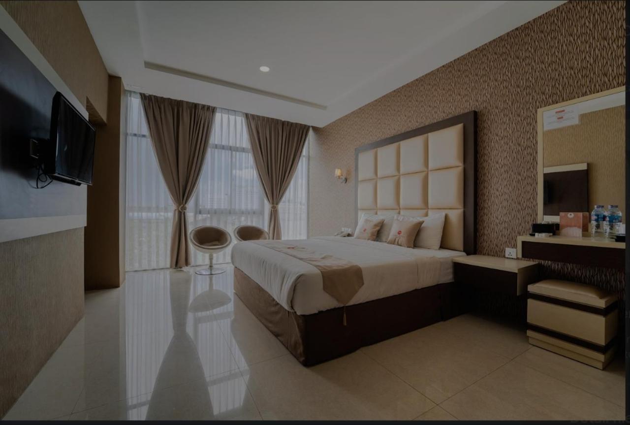 Osaka Hotel Batam Nagoya Exterior photo