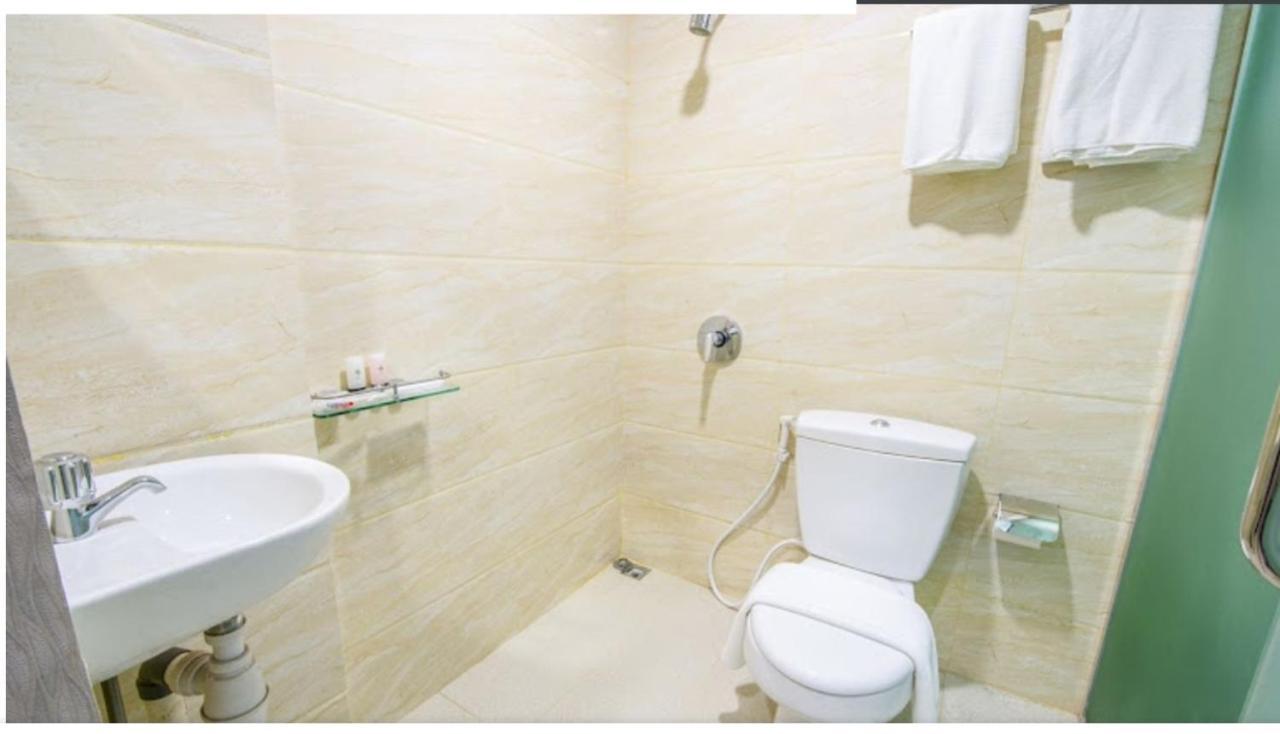 Osaka Hotel Batam Nagoya Exterior photo