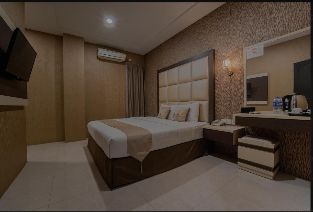 Osaka Hotel Batam Nagoya Exterior photo